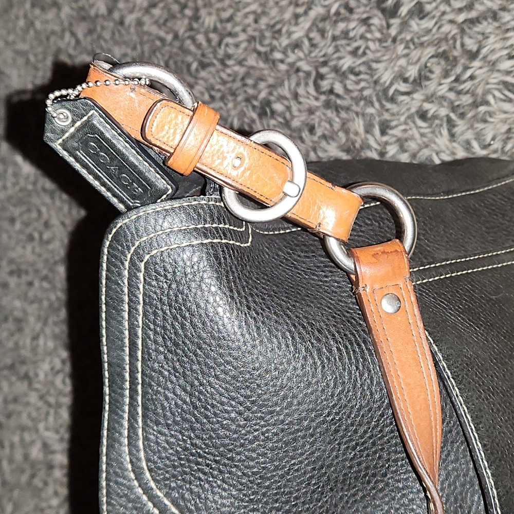 Vintage coach gently used large handbag - Picture 3 of 3